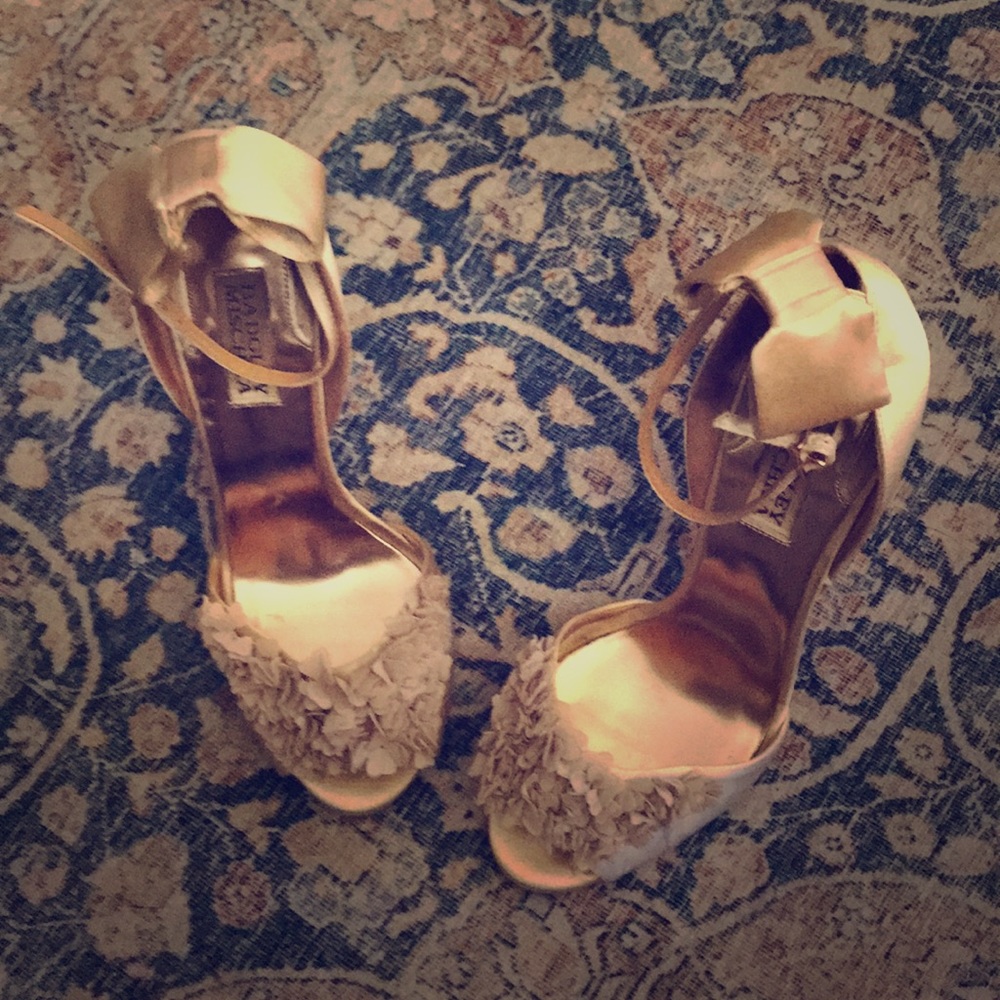 Badgley Mischka size 7.5 gold heels